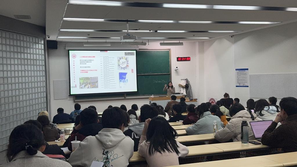 会议室里的人们AI 生成的内容可能不正确。